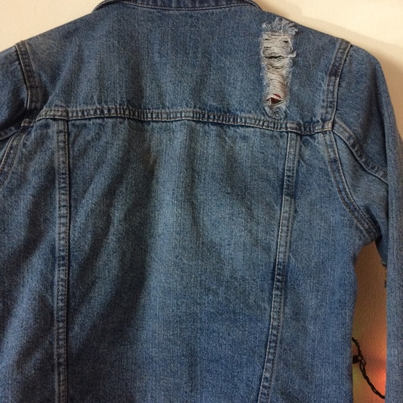 Distressed Jean Denim jacket - Picture 2 of 6